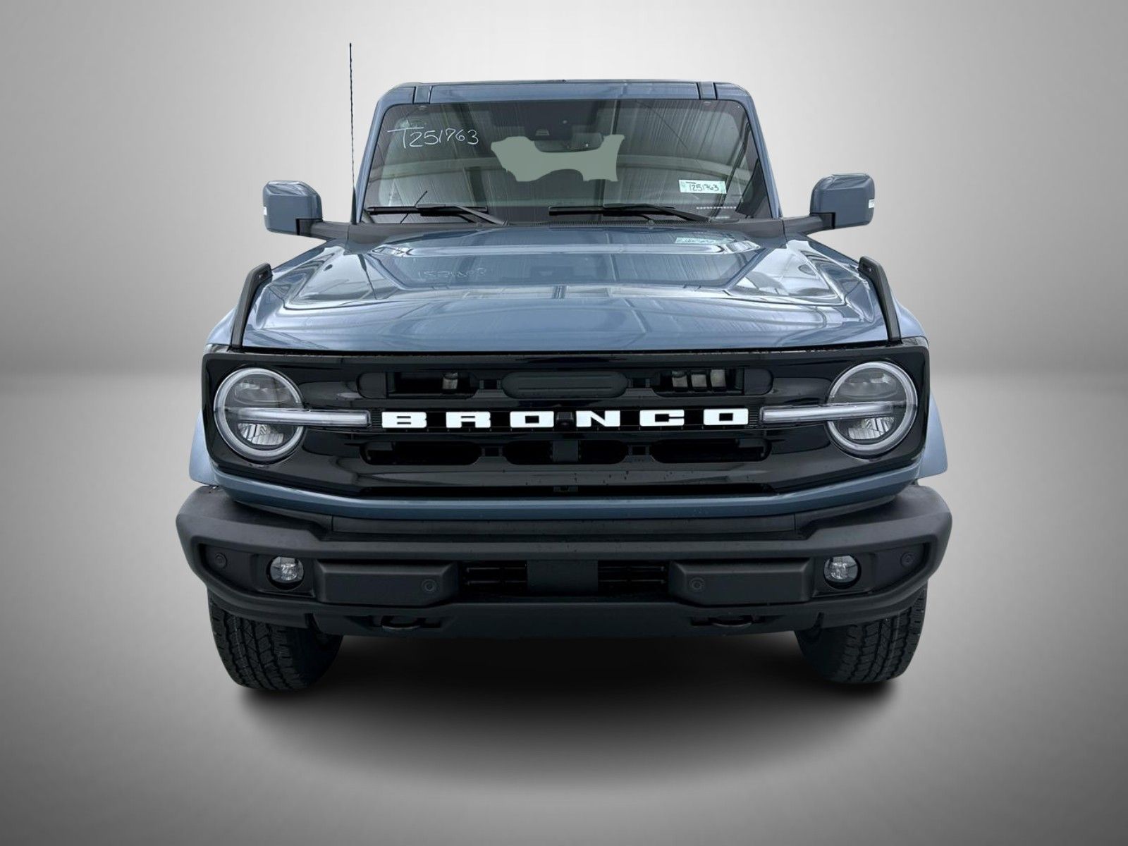2025 Ford Bronco Outer Banks photo 2