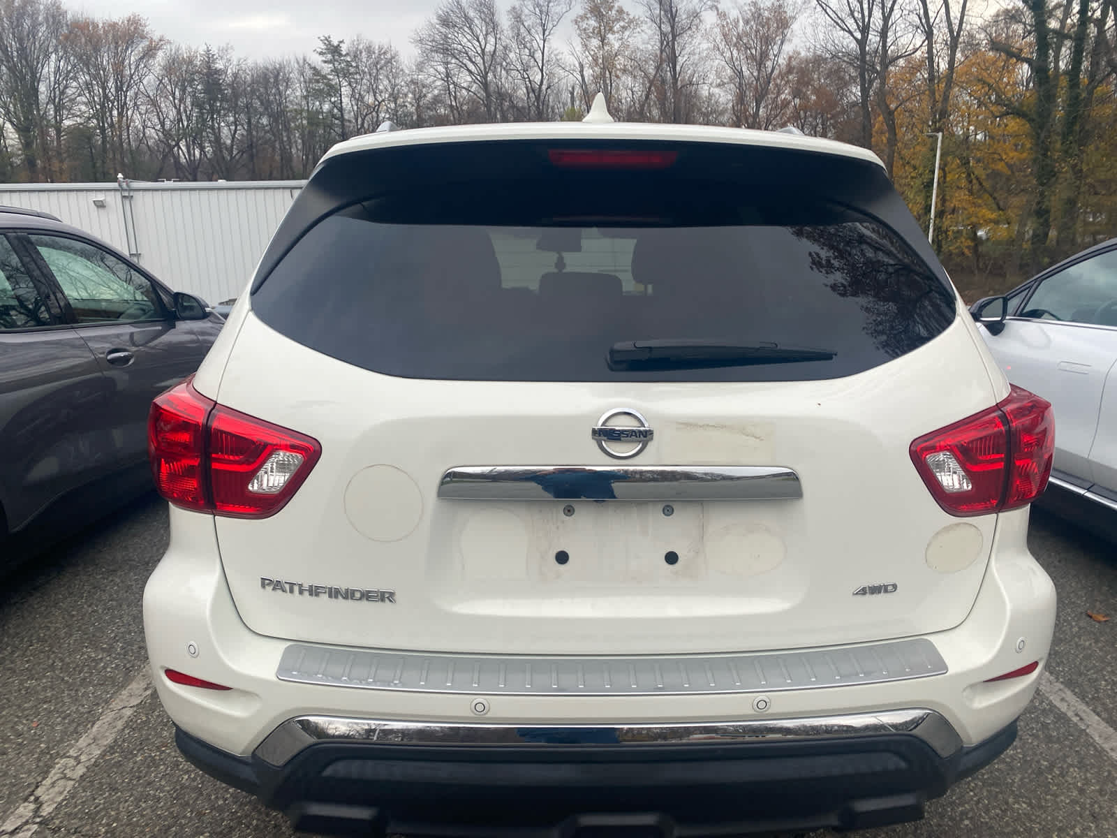 2020 Nissan Pathfinder S photo 2