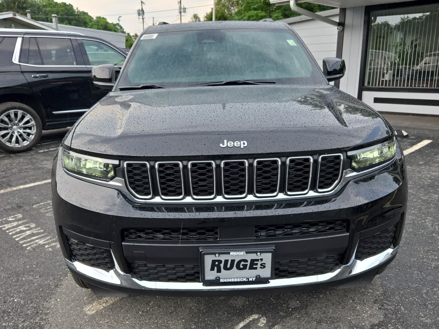 2025 Jeep Grand Cherokee Laredo X photo 2