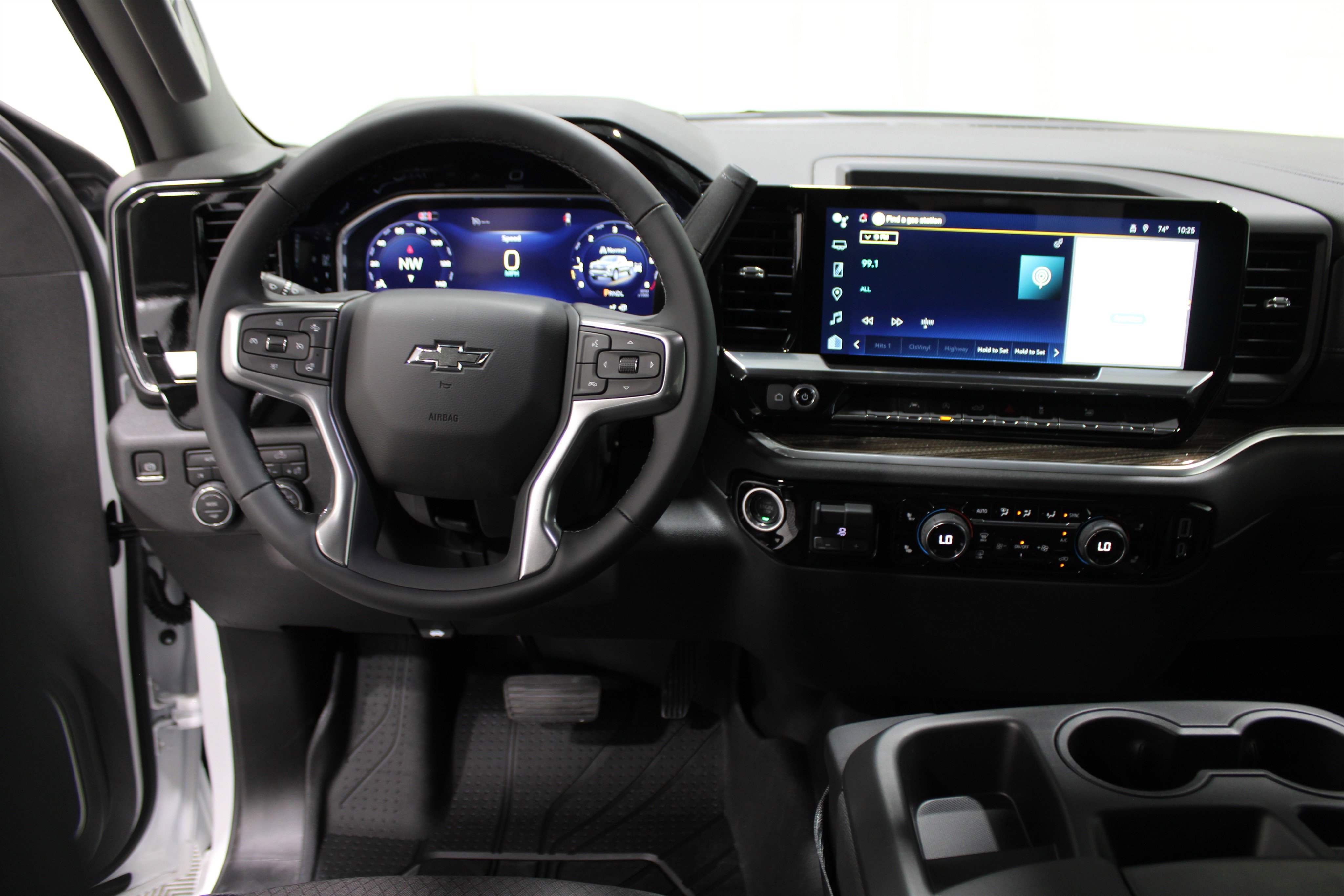 2026 Chevrolet Silverado 1500 RST photo 2