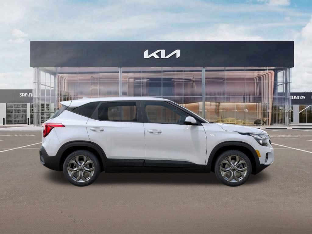 2026 Kia Seltos LX photo 6