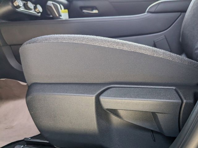 2025 Nissan Kicks SV photo 18
