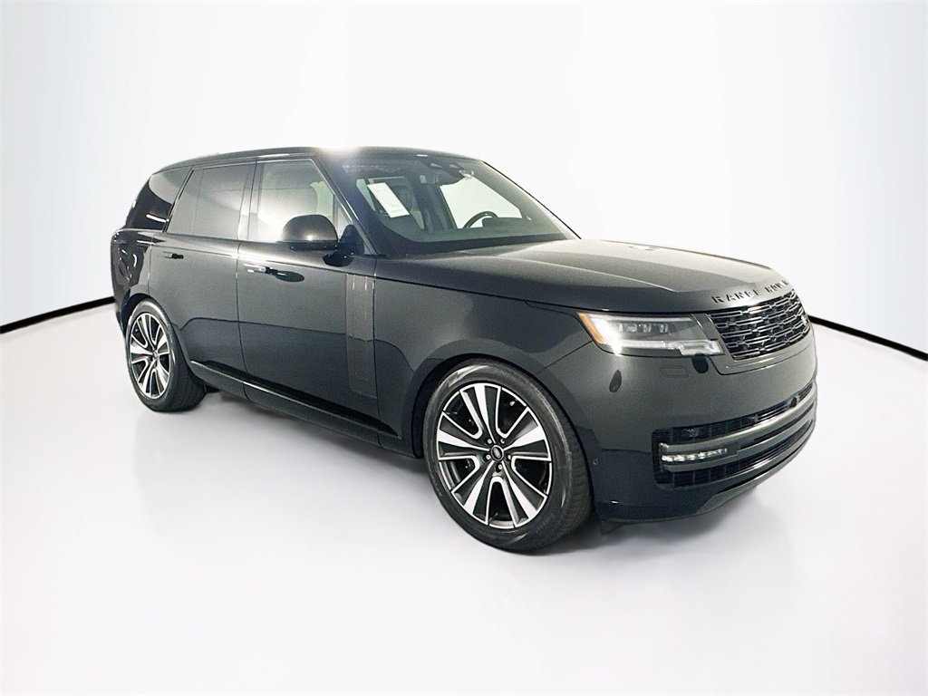 2025 Land Rover Range Rover SE photo 3
