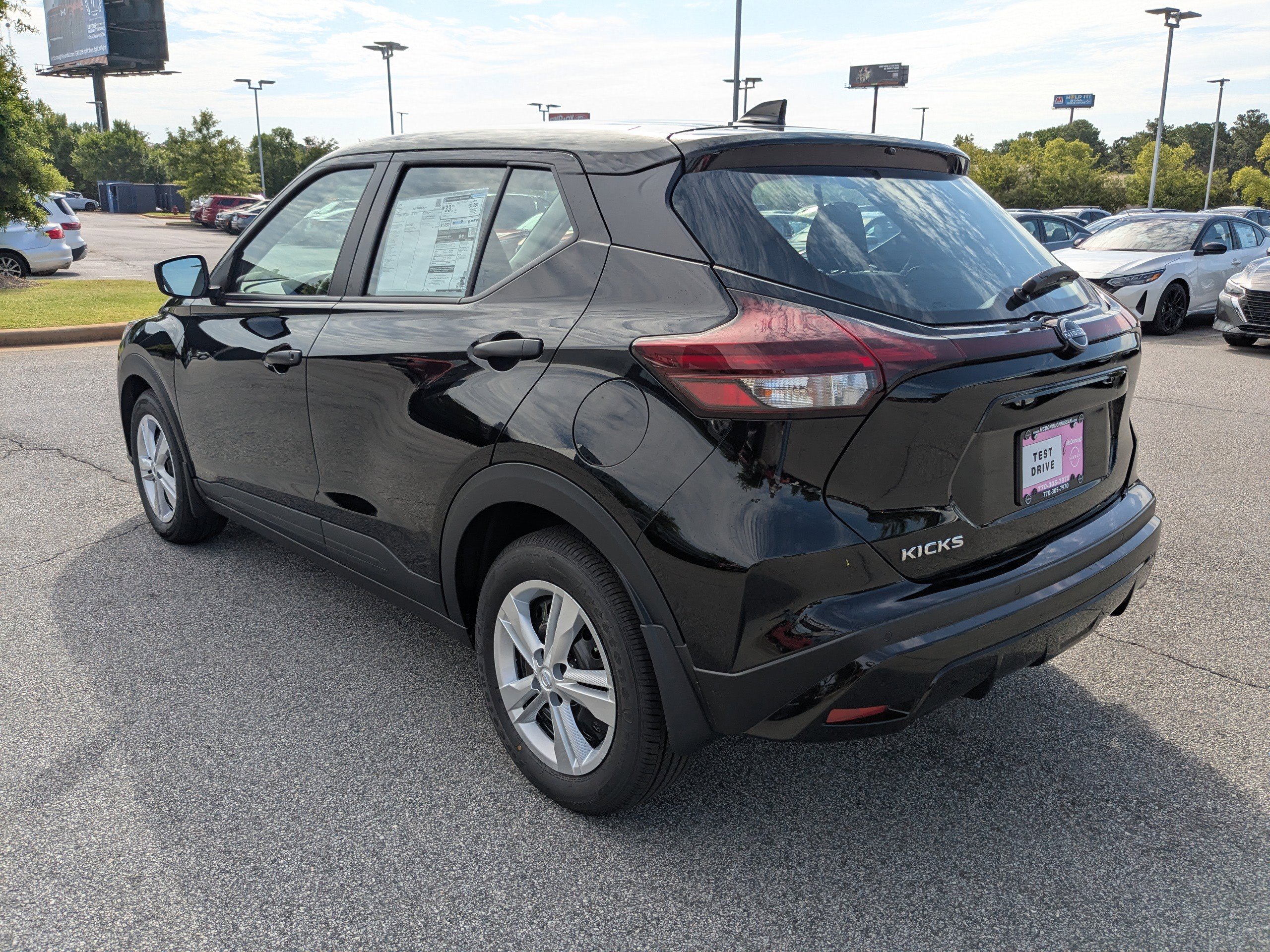 2025 Nissan Kicks Play S photo 2