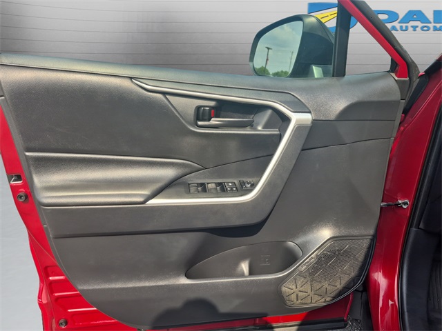 2019 Toyota RAV4 LE photo 22