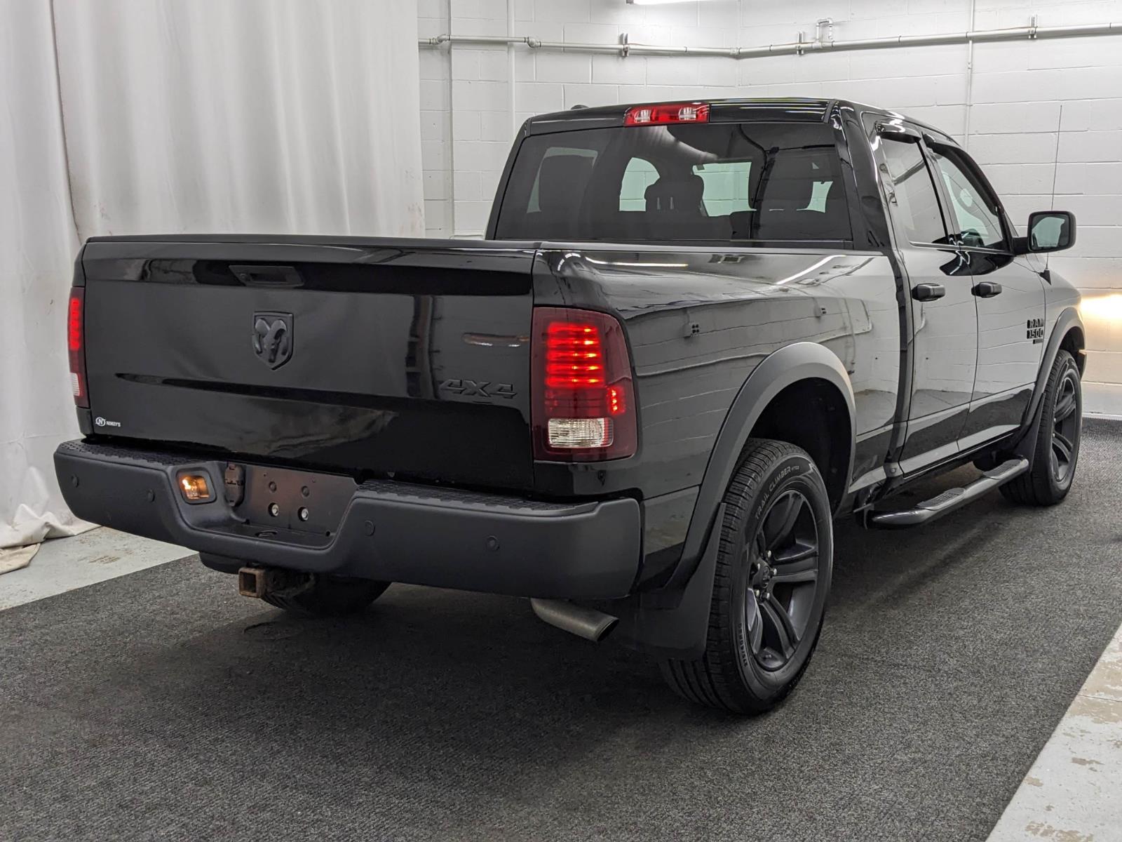 2022 Ram 1500 Classic Warlock photo 3
