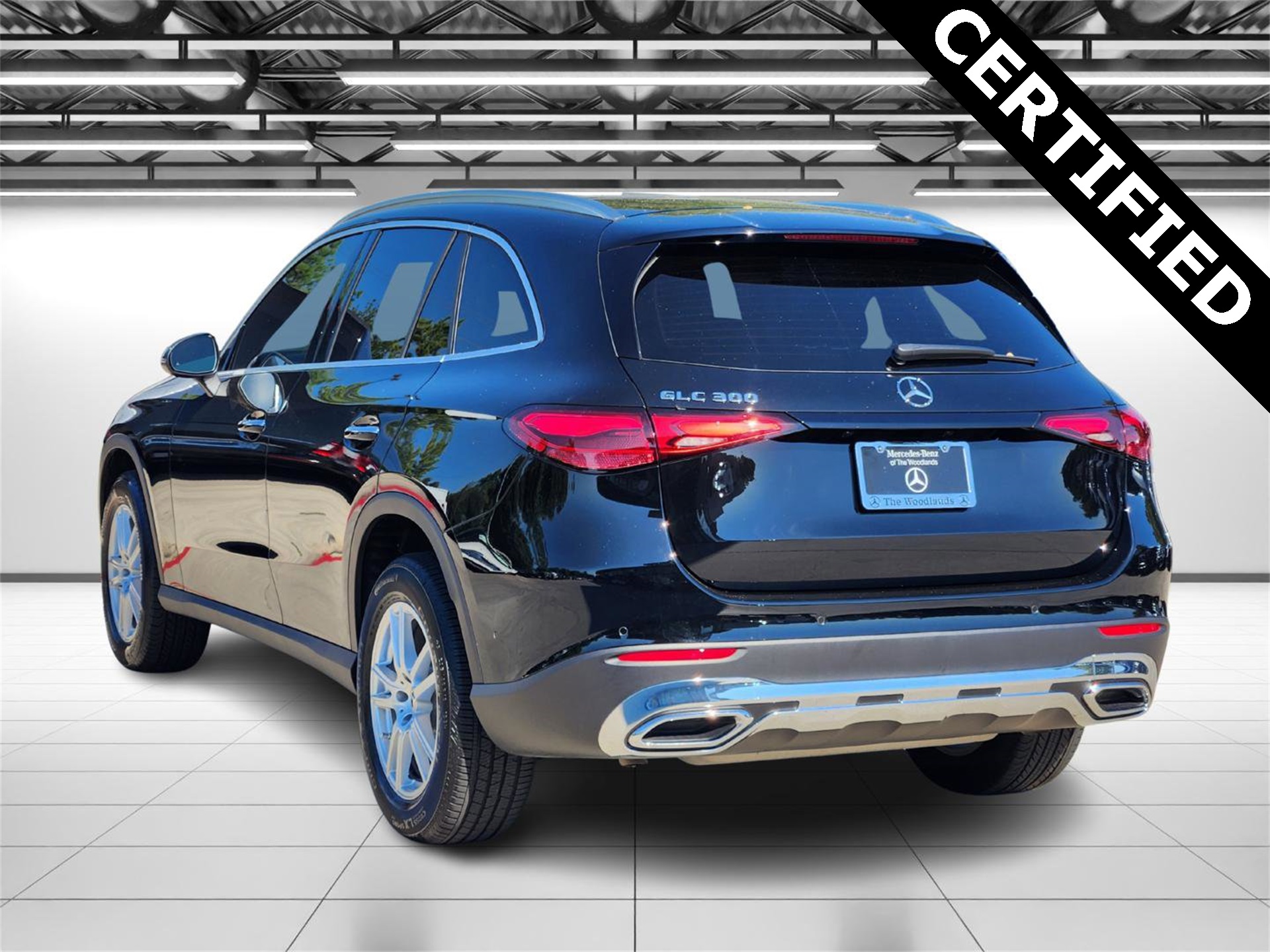 2025 Mercedes Benz GLC 300 photo 2