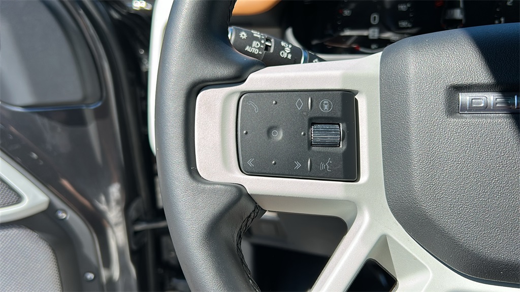 2024 Land Rover Defender 110 X-Dynamic SE photo 12