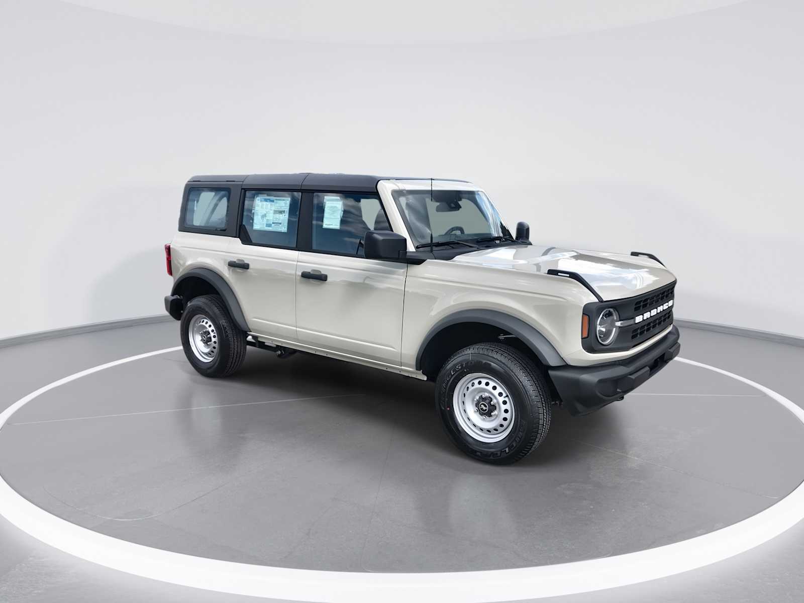 2025 Ford Bronco Base photo 2