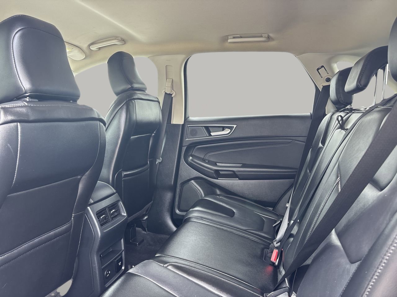 2022 Ford Edge Titanium photo 12