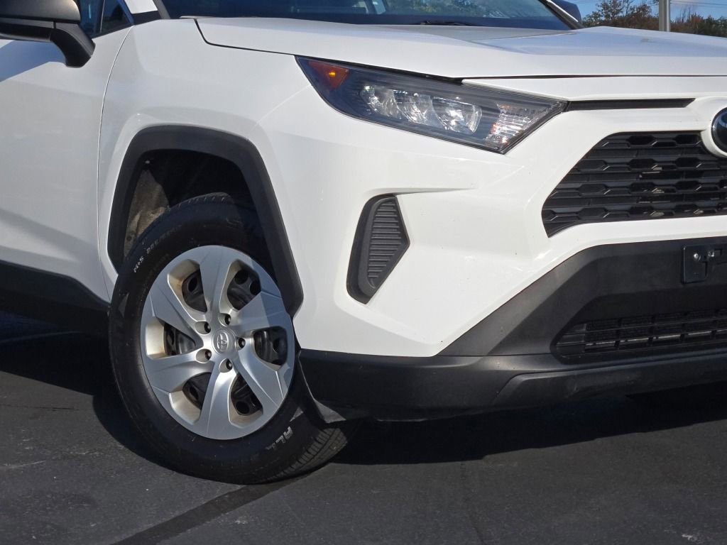 2020 Toyota RAV4 LE photo 2