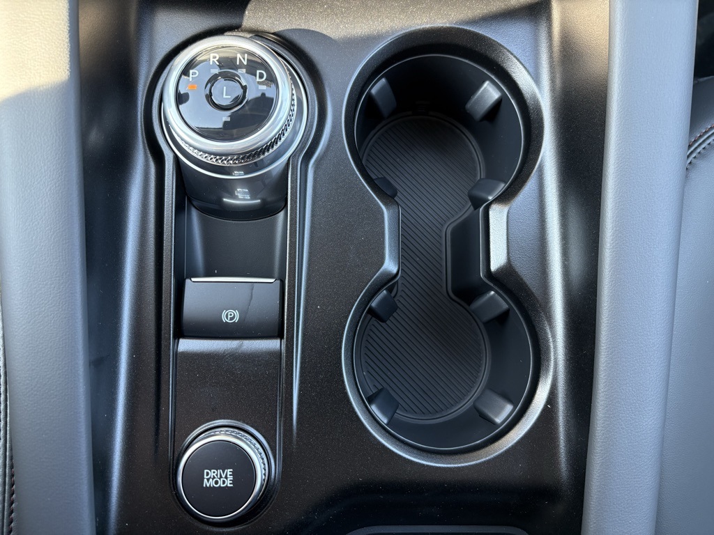 2025 Ford Explorer photo 11