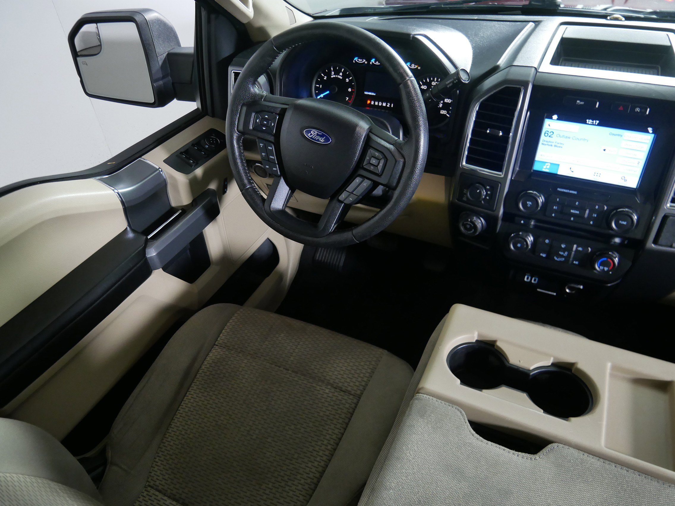 2016 Ford F-150 XLT photo 9