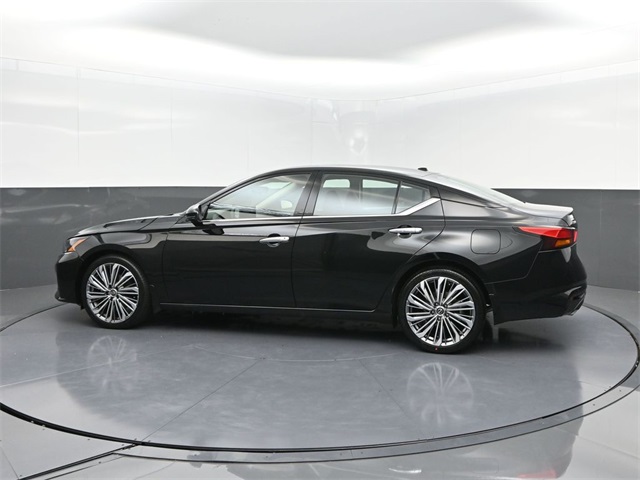 2025 Nissan Altima SL photo 4