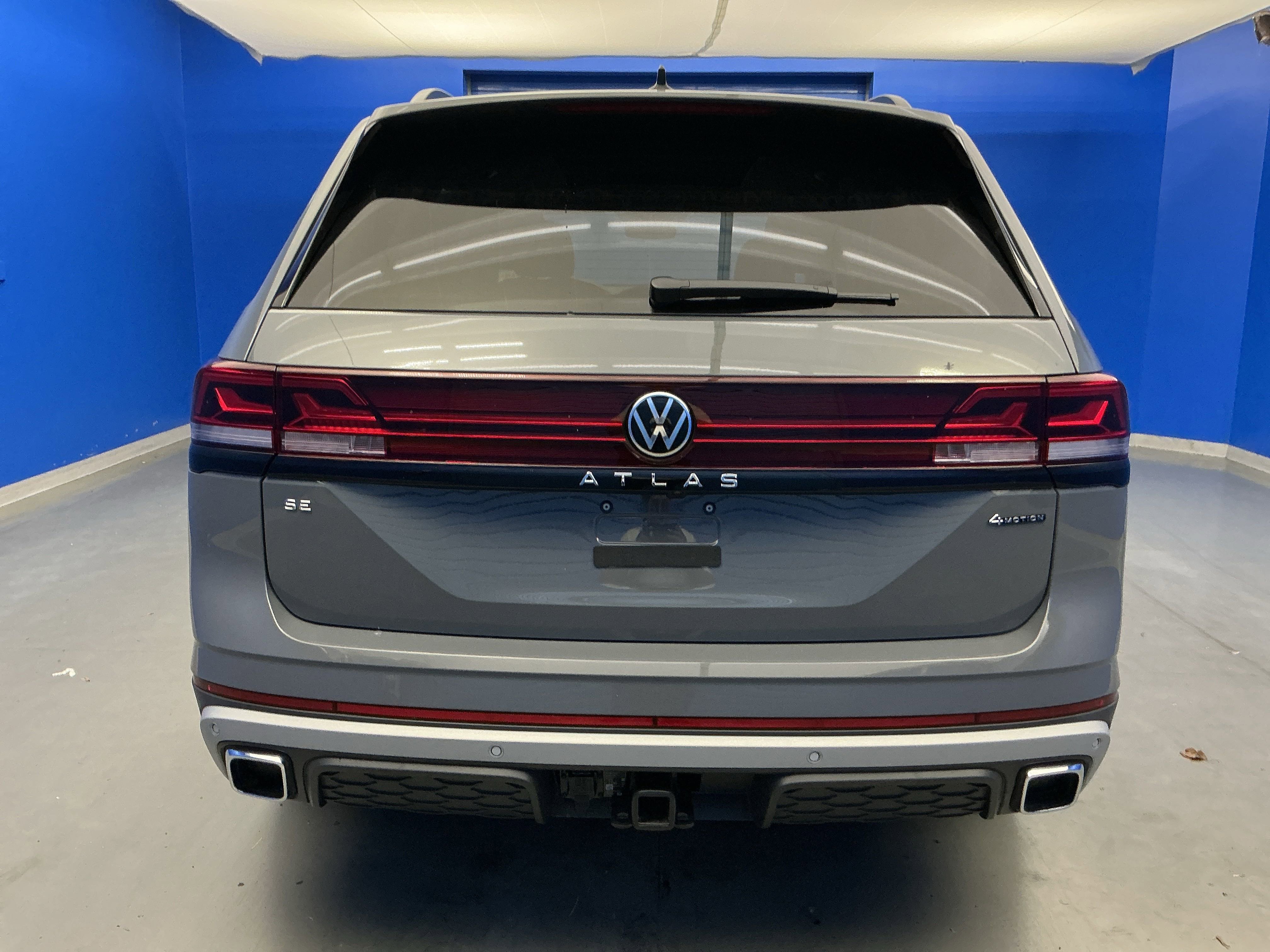 2025 Volkswagen Atlas Peak Edition SE photo 2