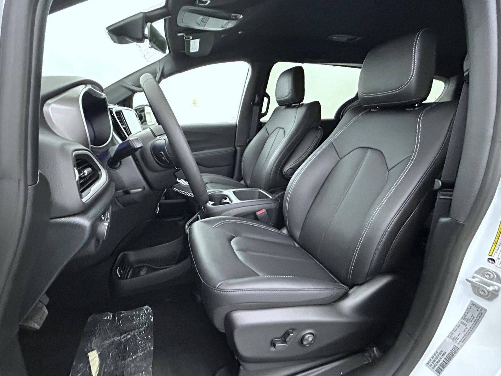 2026 Chrysler Voyager LX photo 10