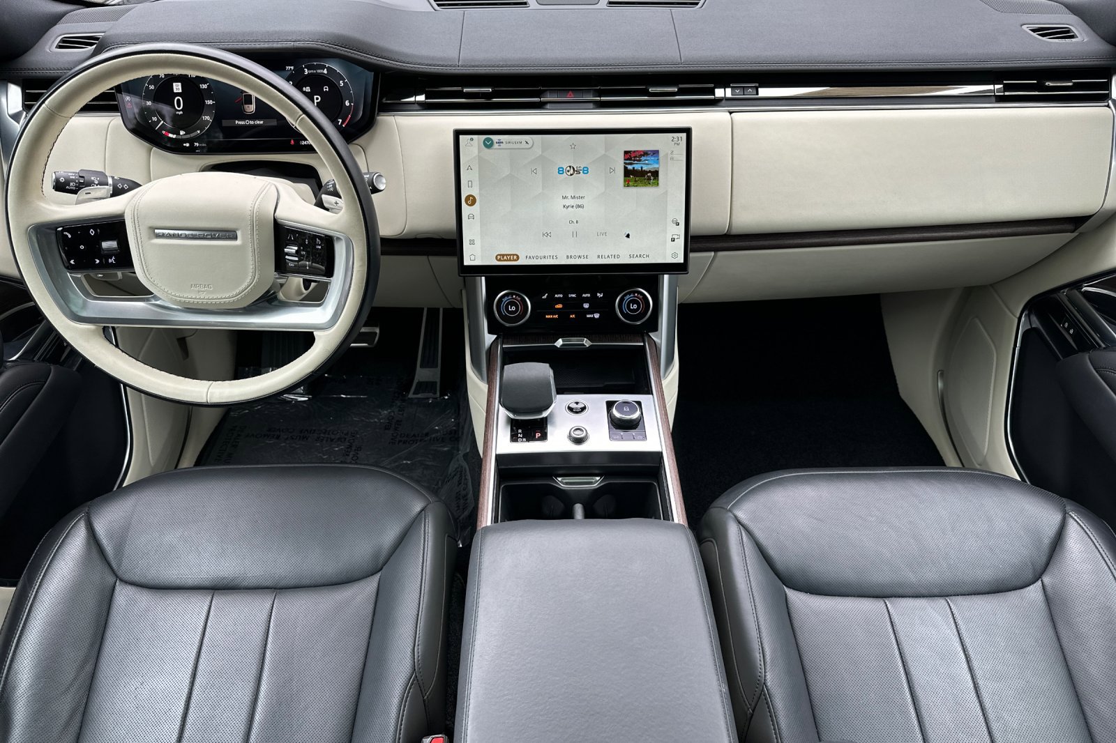 2023 Land Rover Range Rover SE photo 21