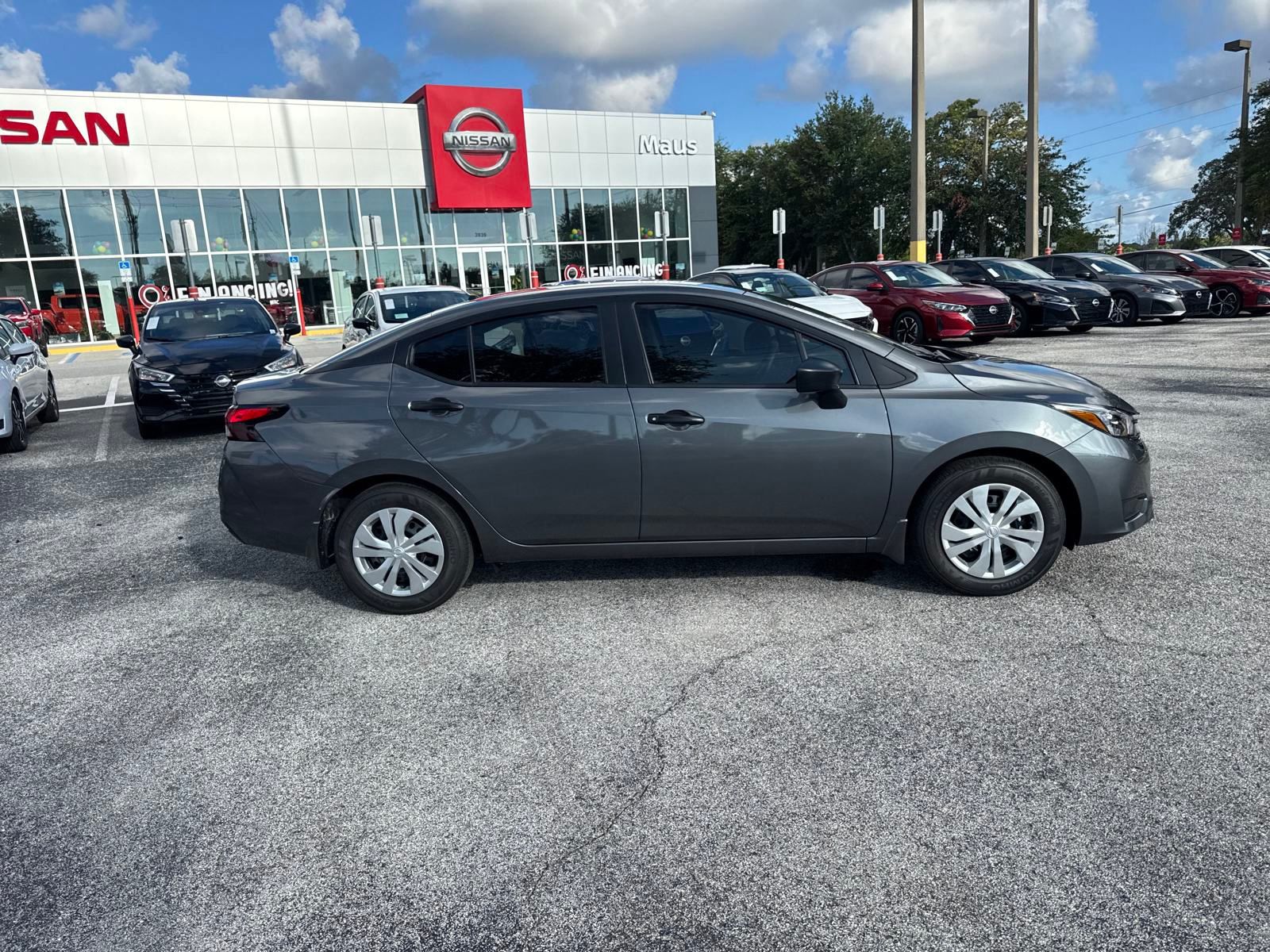 2025 Nissan Versa 1.6 S photo 4