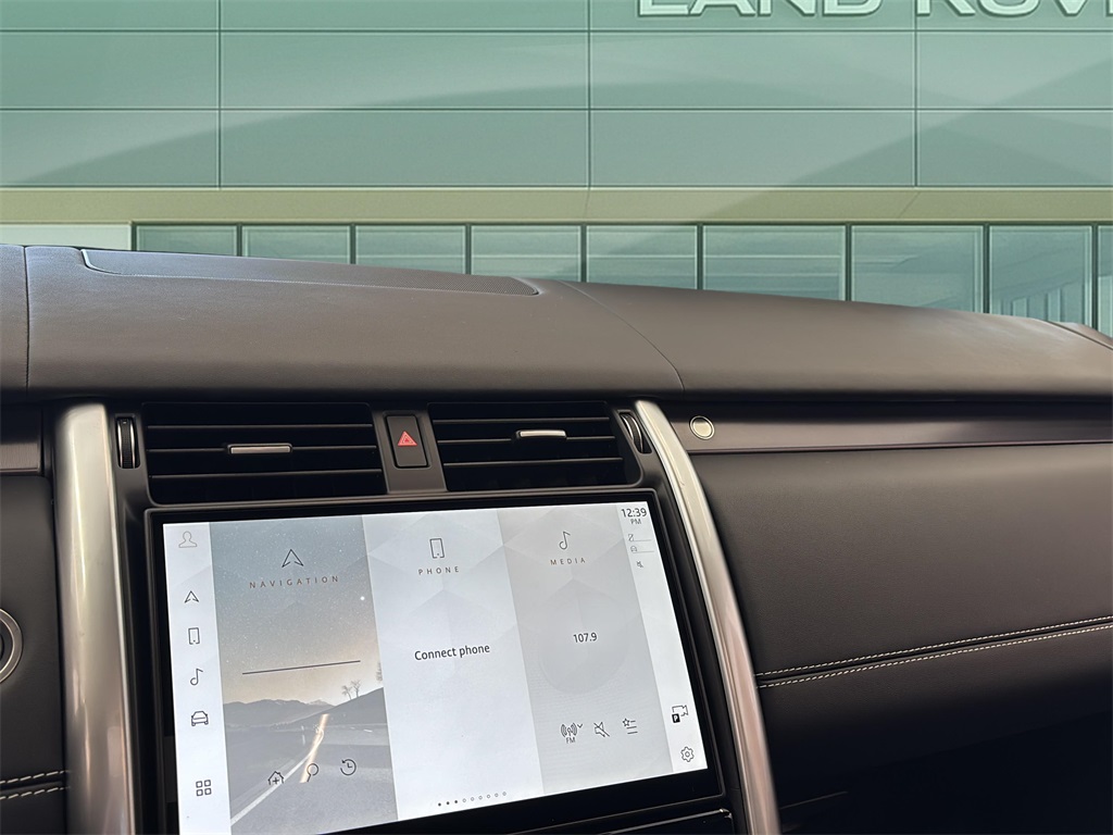 2025 Land Rover Discovery Metropolitan Edition photo 10