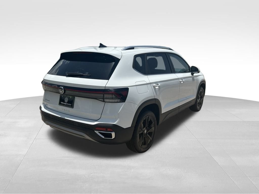 2025 Volkswagen Taos SE photo 3