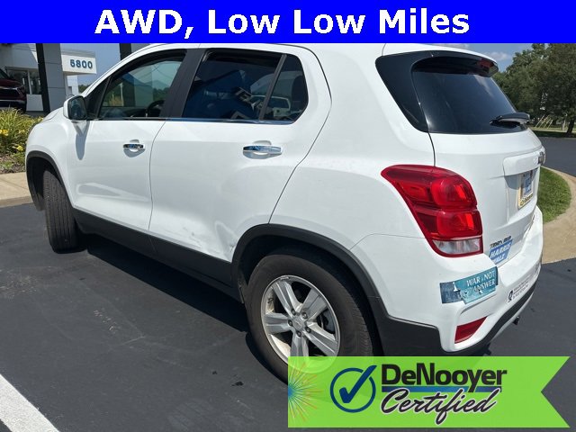 2020 Chevrolet Trax LT photo 2