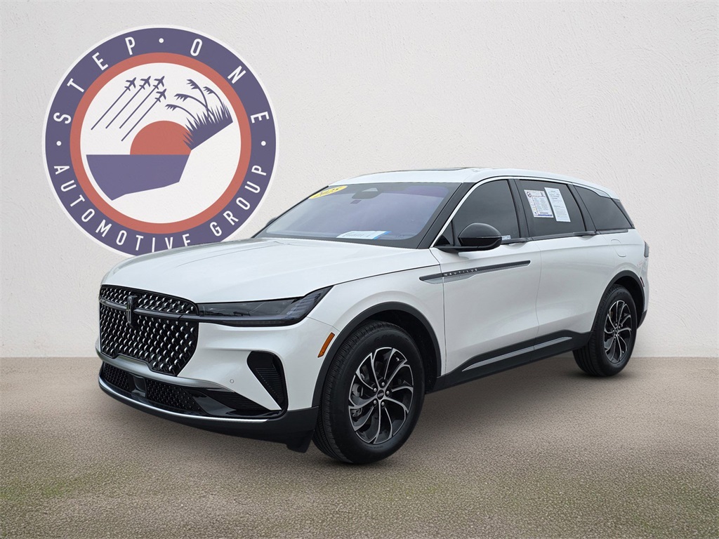 2025 Lincoln Nautilus Premiere photo 2