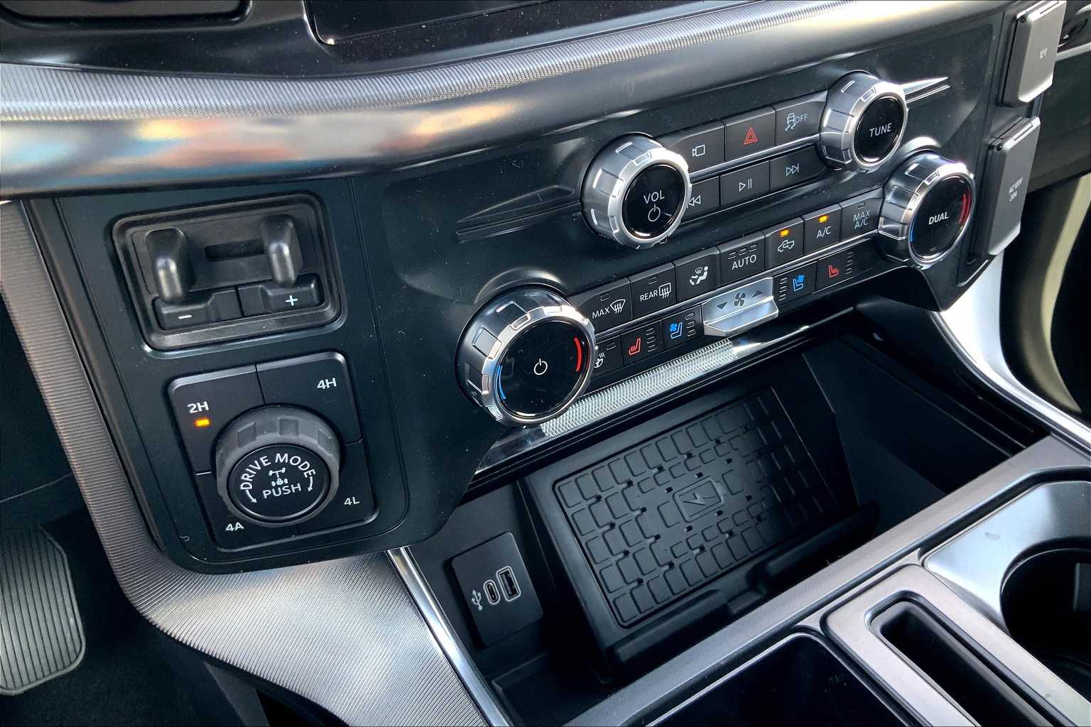 2025 Ford F-150 Platinum photo 16