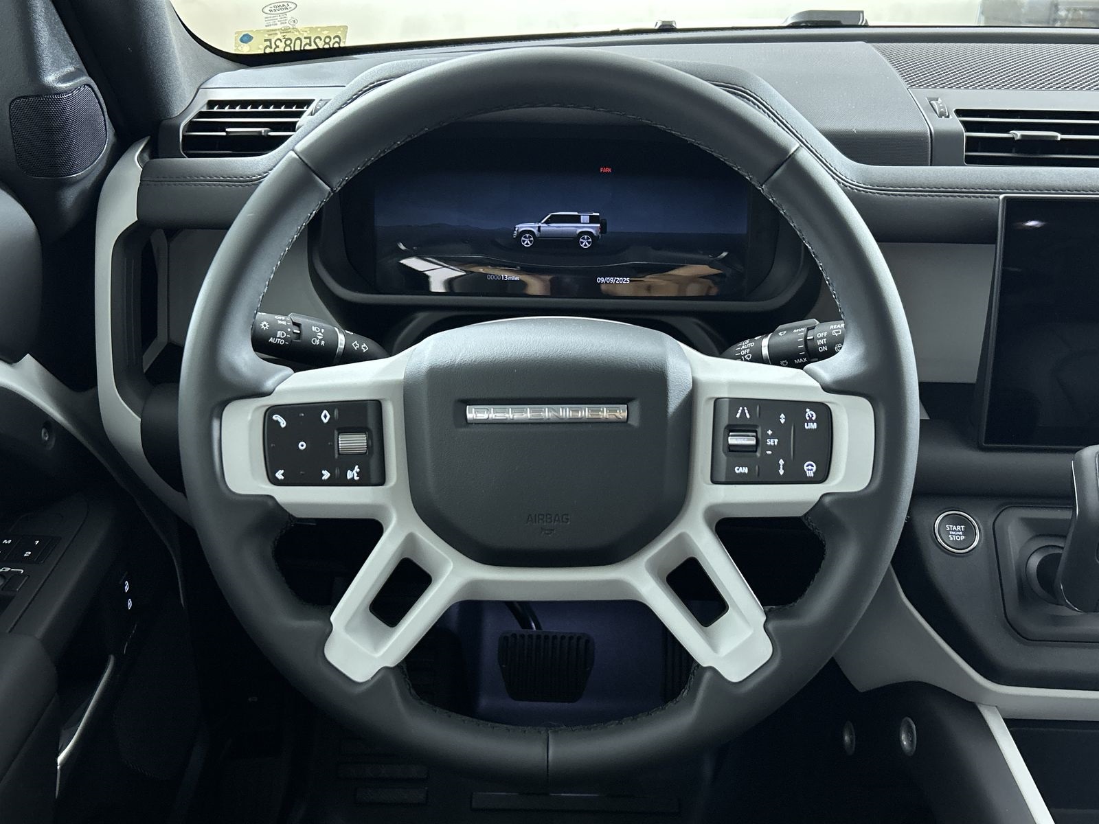 2025 Land Rover Defender 110 S photo 11
