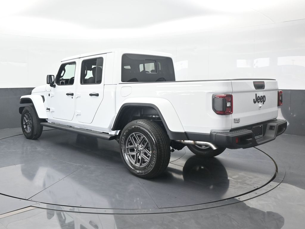 2026 Jeep Gladiator Sport S's photo