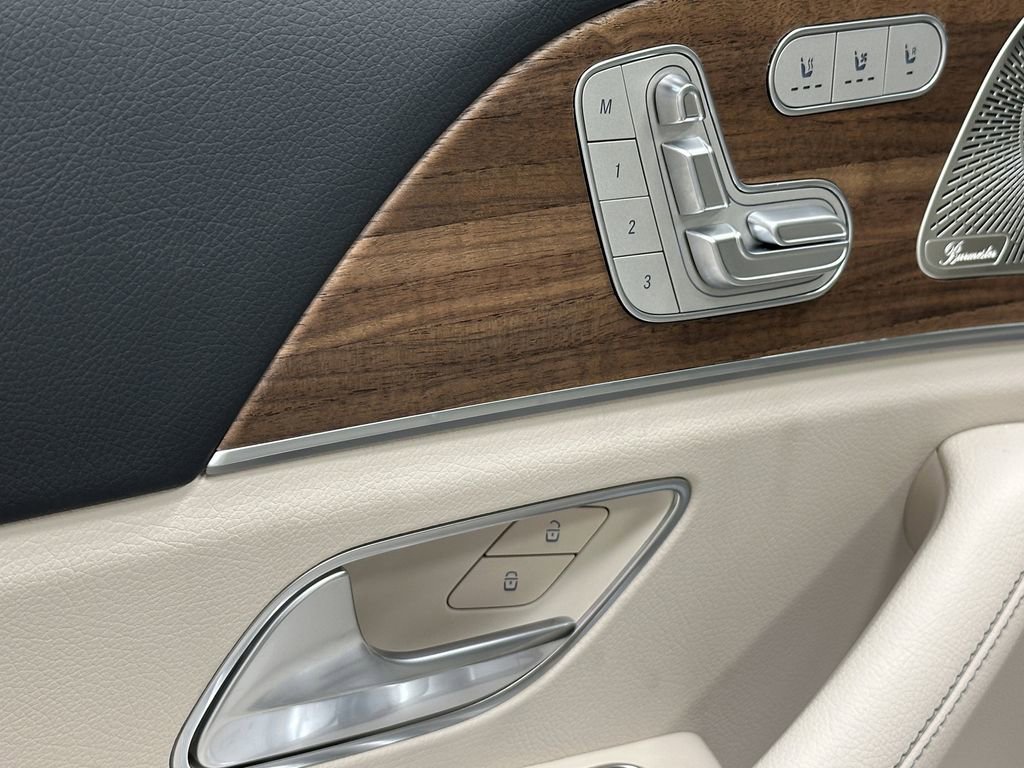 2026 Mercedes Benz GLS 450 4MATIC photo 9