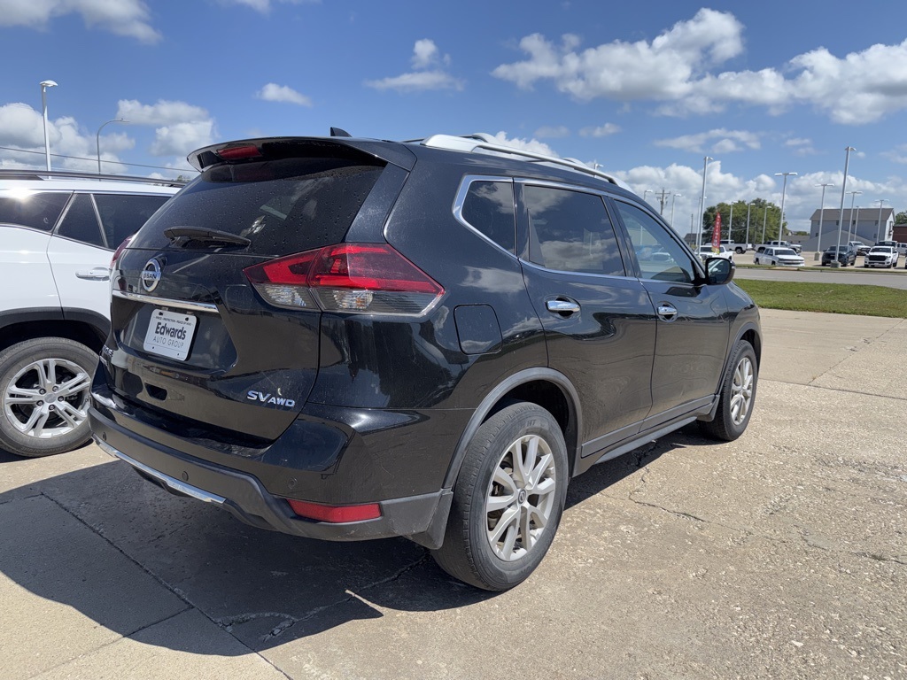 2019 Nissan Rogue SV photo 3