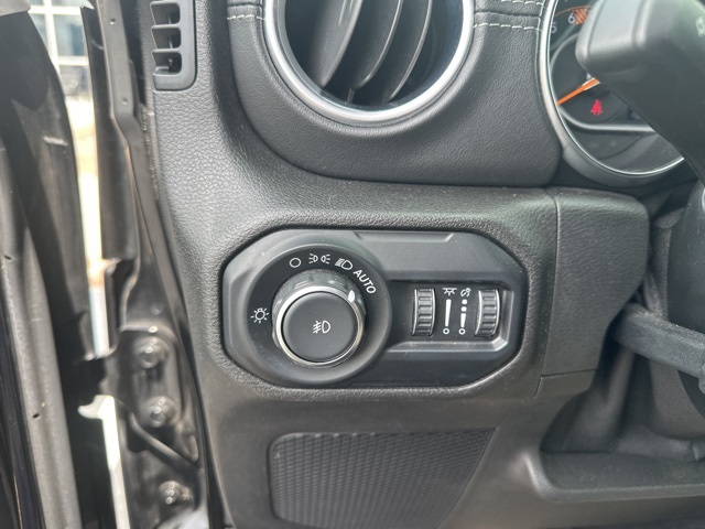 2019 Jeep Wrangler Unlimited Sahara photo 11