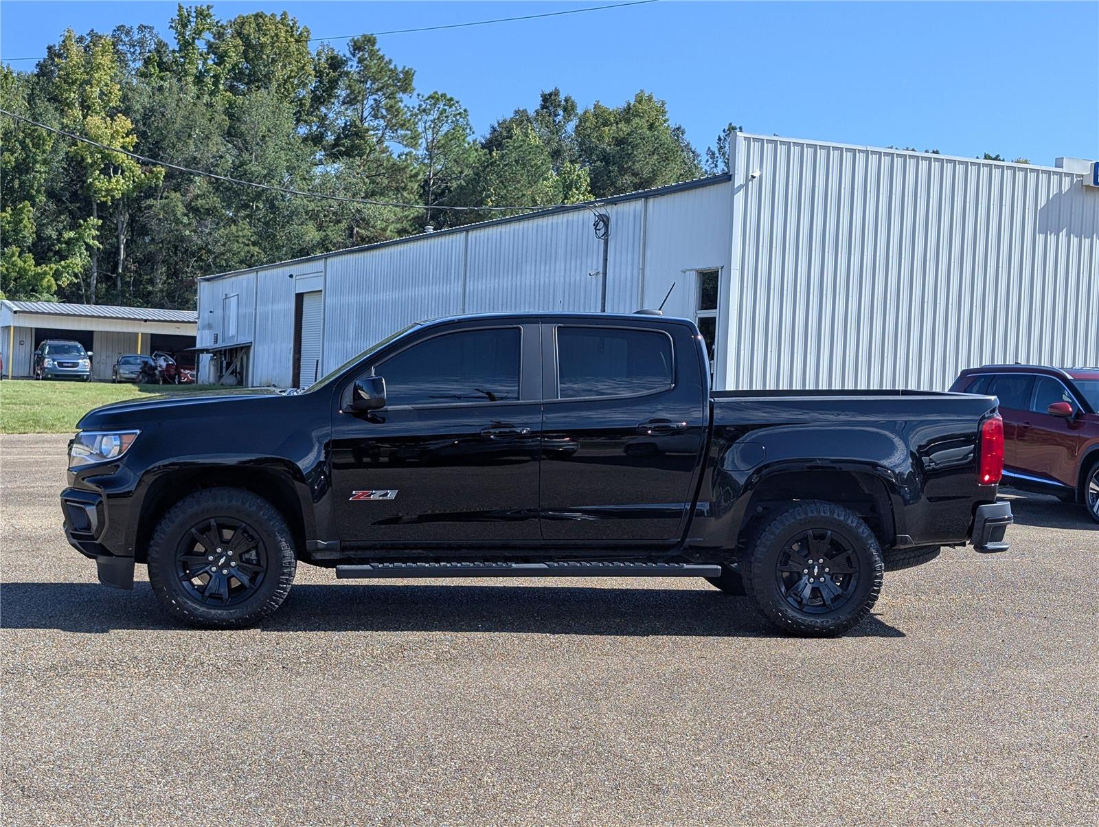 2022 Chevrolet Colorado Z71 photo 2