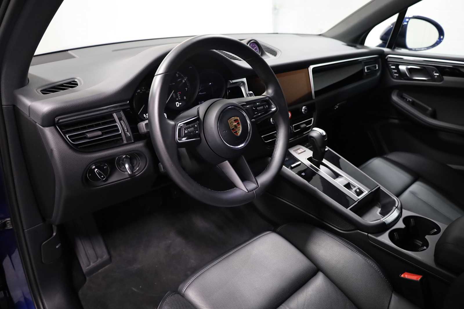 2024 Porsche Macan T photo 4