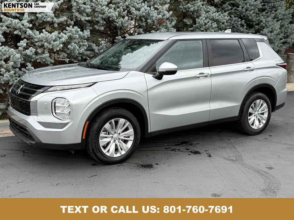 2025 Mitsubishi Outlander ES