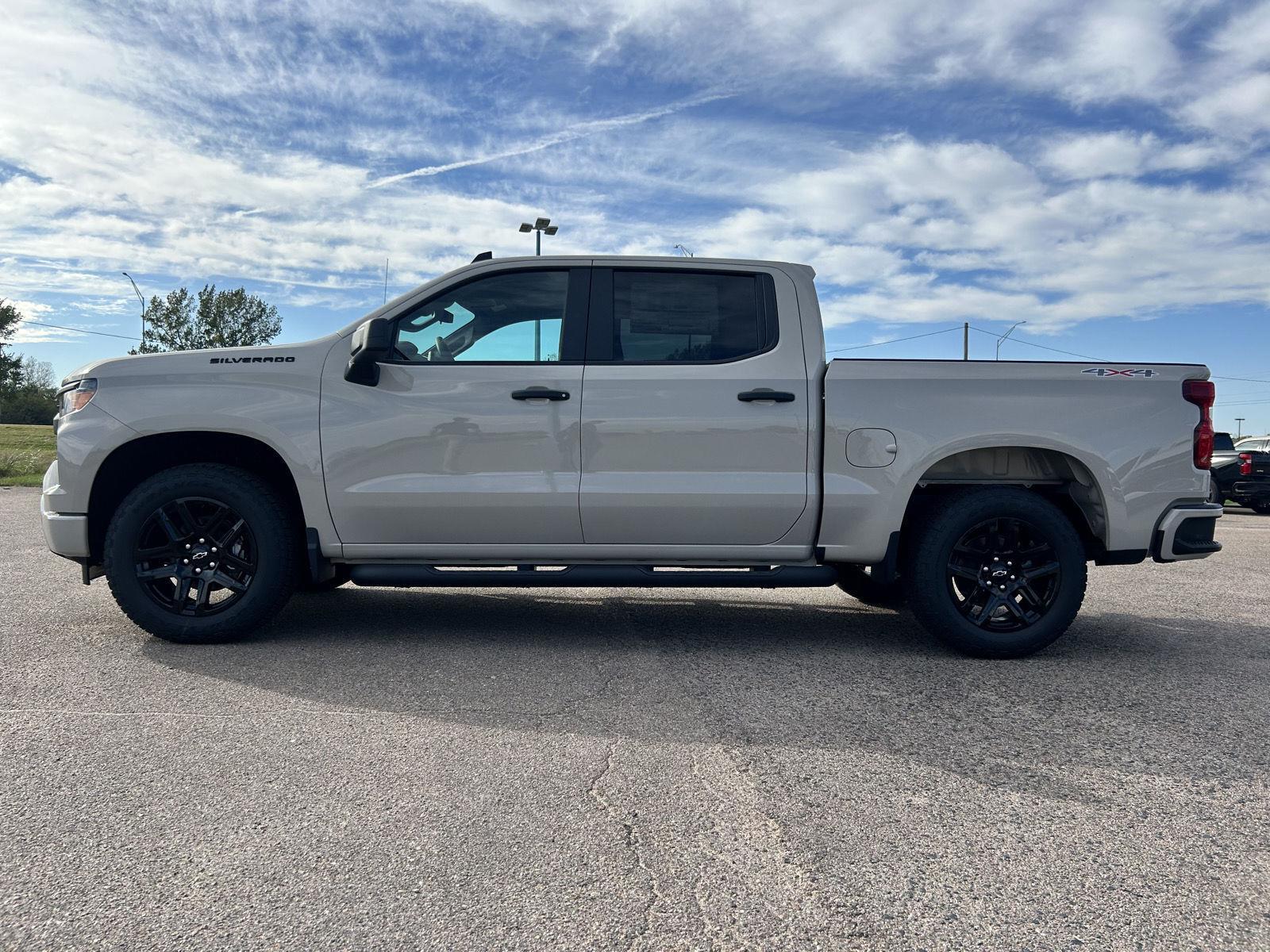 2026 Chevrolet Silverado 1500 Custom photo 4