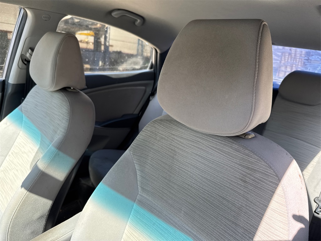 2016 Hyundai Accent SE photo 5