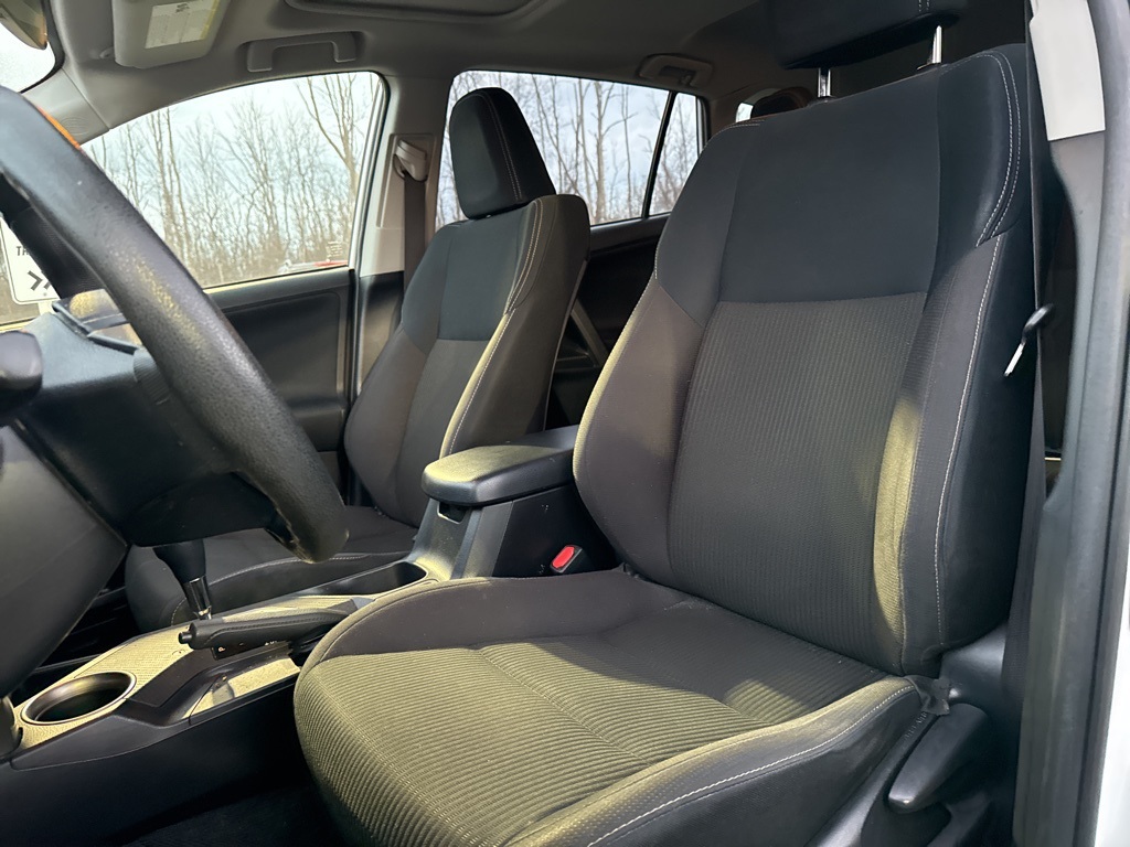 2015 Toyota RAV4 XLE photo 2