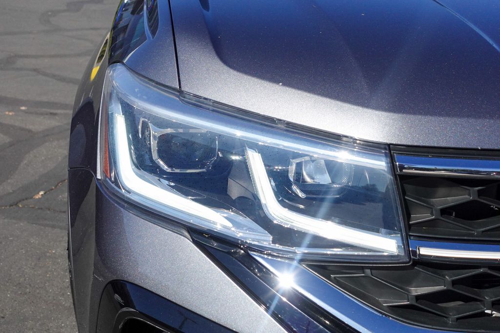 2022 Volkswagen Taos SEL photo 4