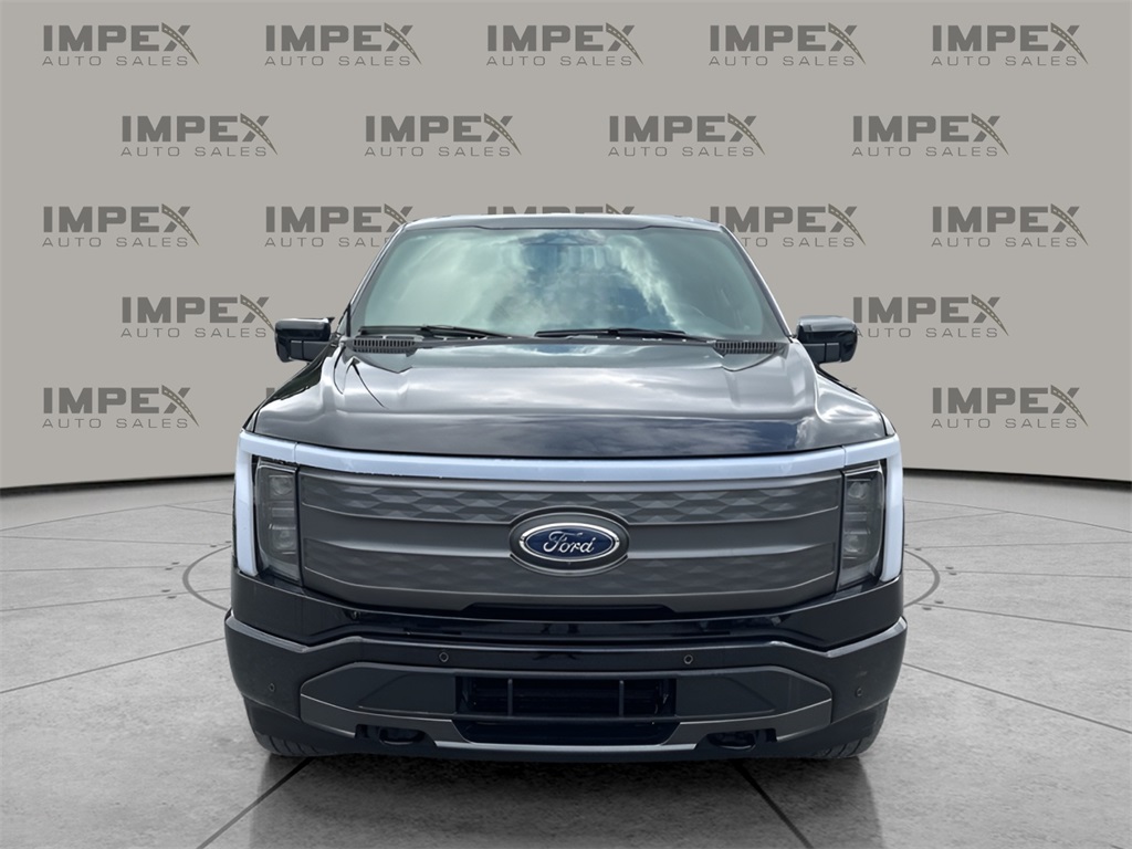 2023 Ford F-150 Lightning Lariat photo 3