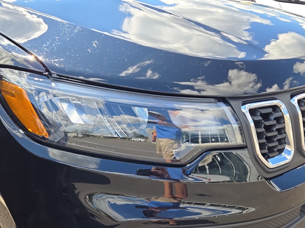 2024 Jeep Compass Latitude photo 3
