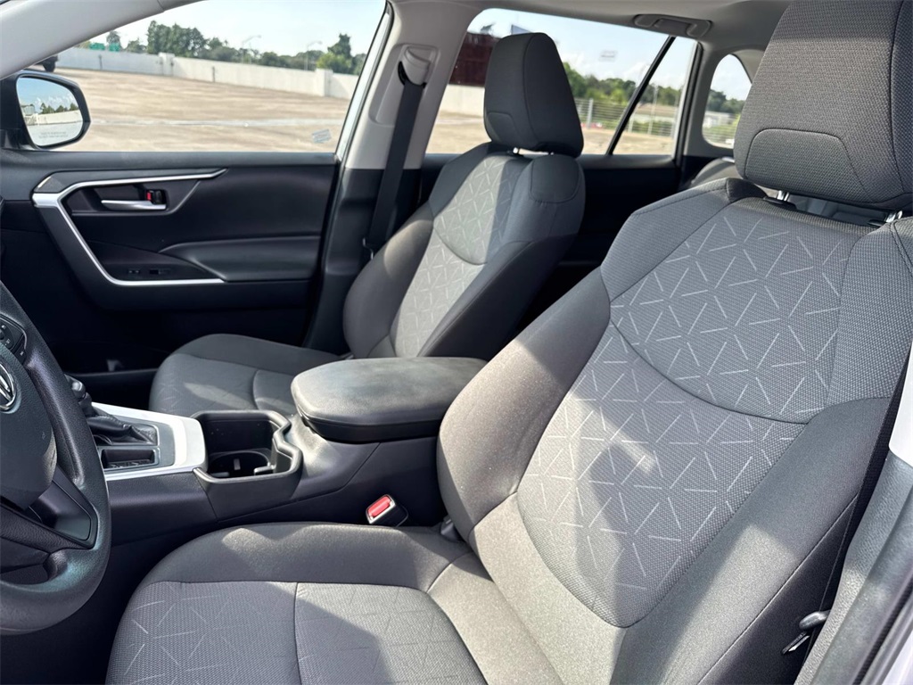 2024 Toyota RAV4 XLE photo 12