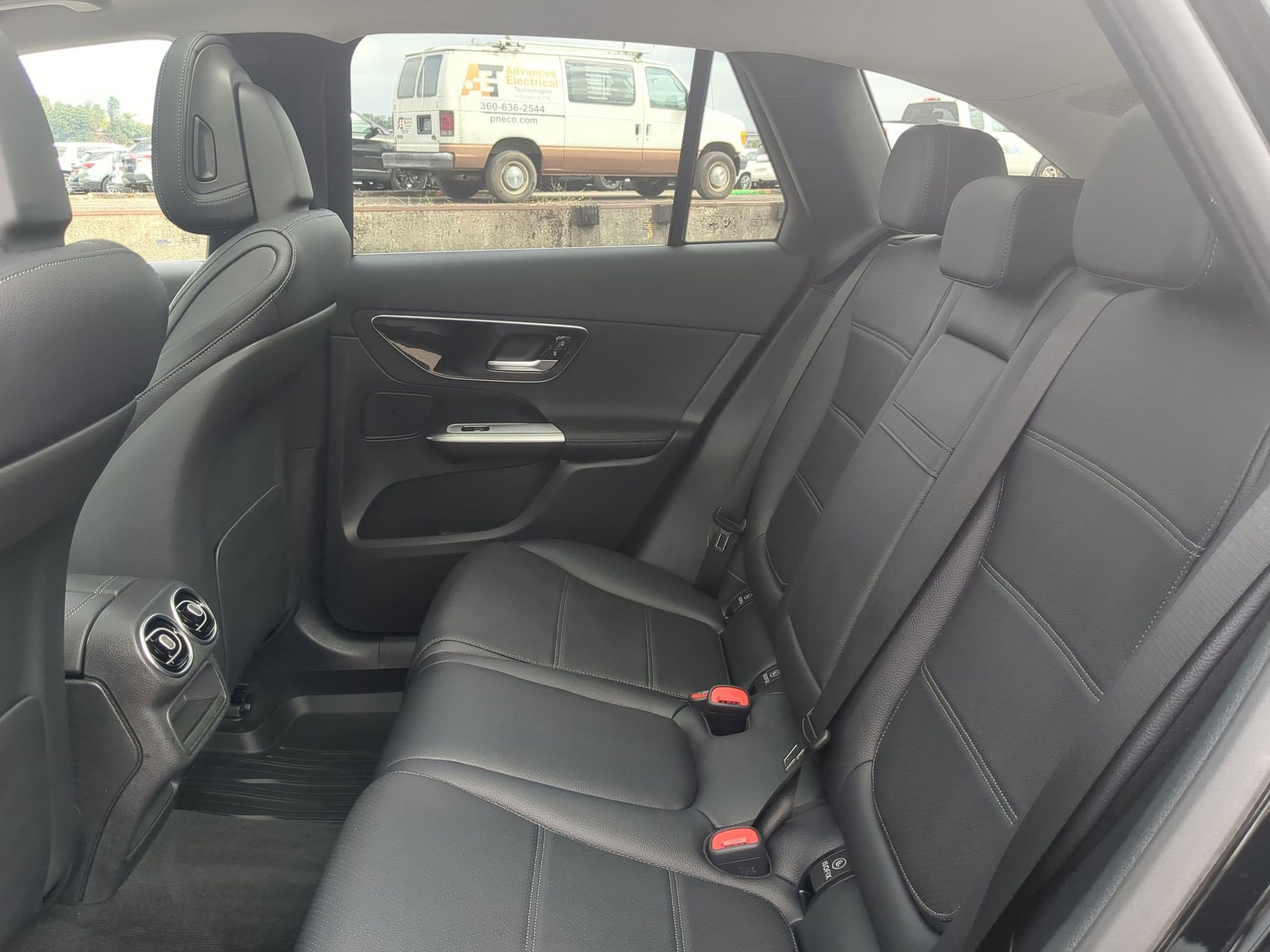 2026 Mercedes Benz GLC 350e 4MATIC photo 11
