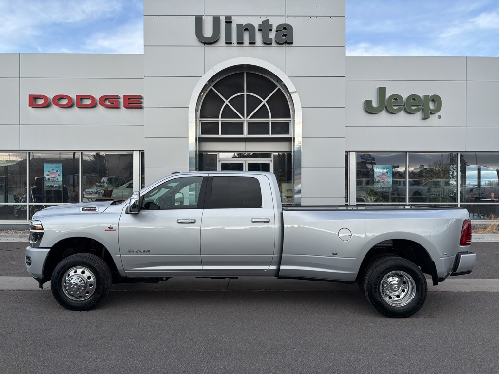 2026 RAM Ram 3500 Pickup Laramie's photo