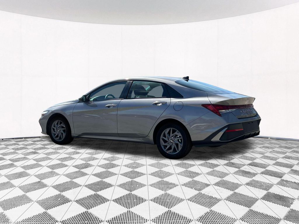 2025 Hyundai Elantra Hybrid Blue photo 4