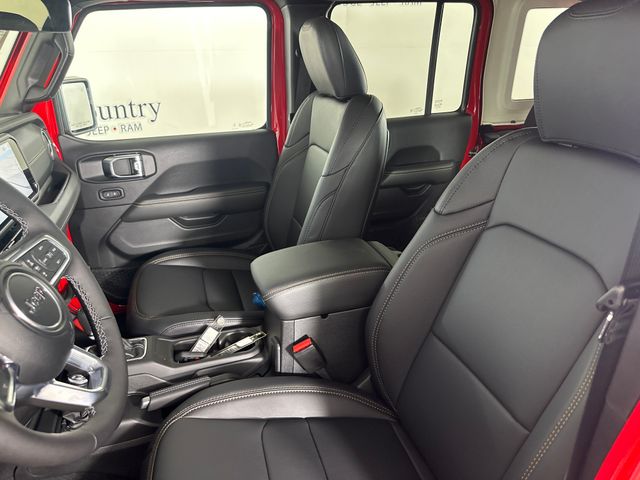 2025 Jeep Wrangler Sahara photo 24