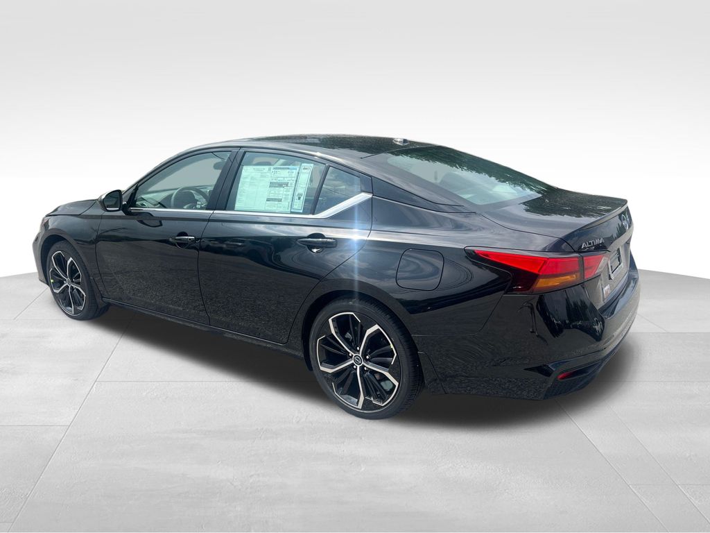 2025 Nissan Altima 2.5 SR photo 3