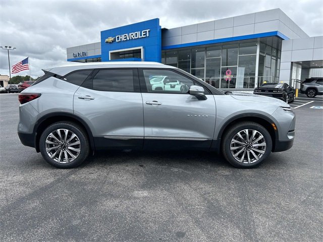 2025 Chevrolet Blazer Premier photo 2