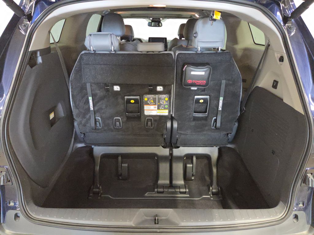 2024 Toyota Sienna XLE photo 20