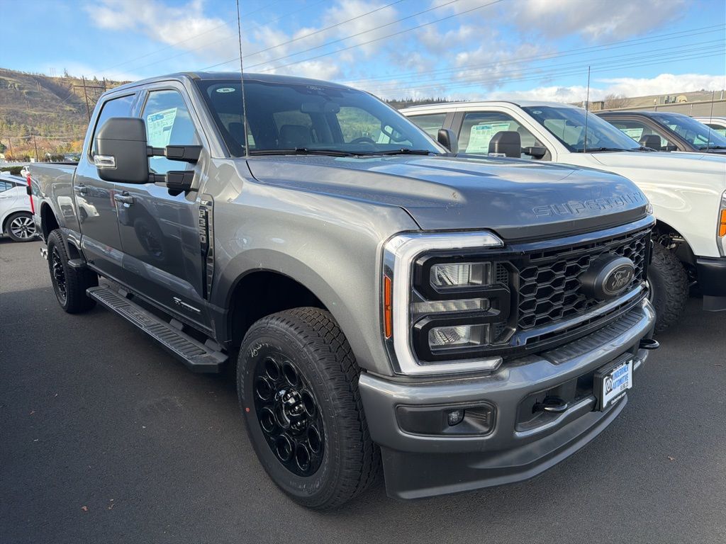 2025 Ford F-350 Super Duty XLT's photo
